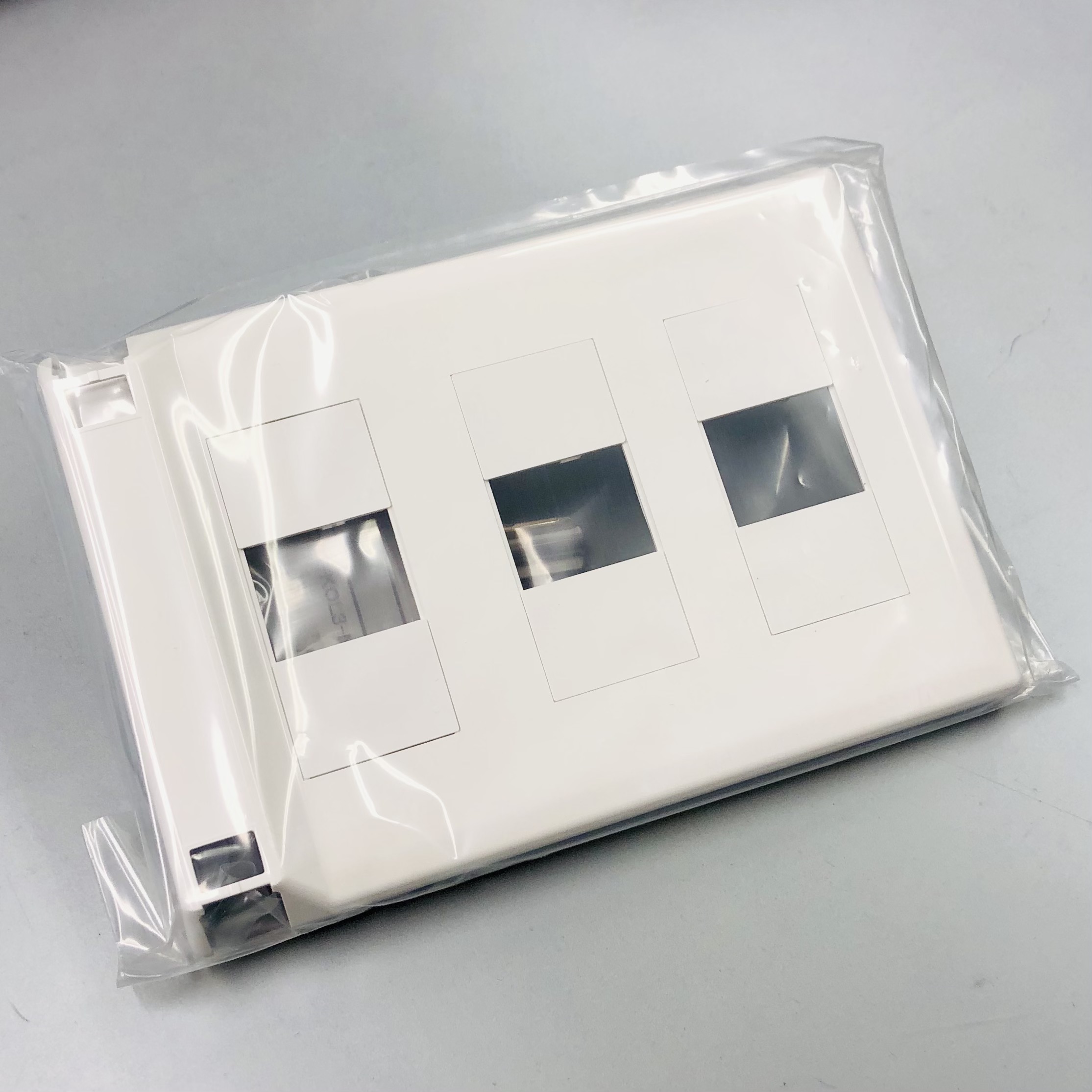 三和電気工業 光 マルチ情報用コンセント Opt Kol3 N Aisan Eショップ